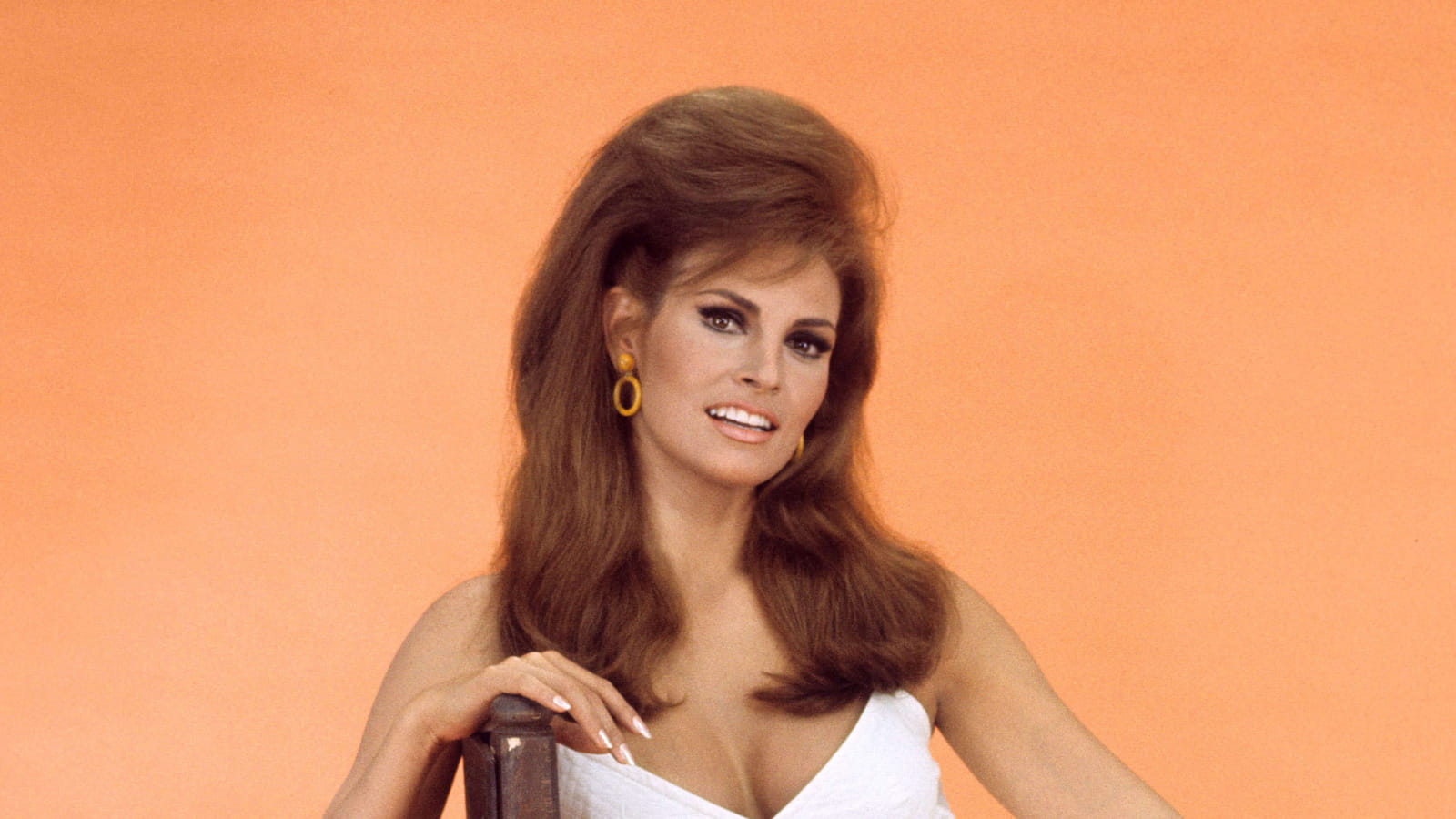Raquel Welch et son brushing volumineux