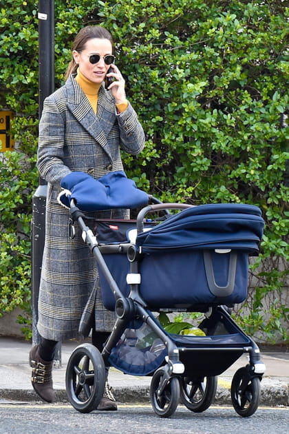 TOP : Pippa Middleton en manteau à carreaux et boots