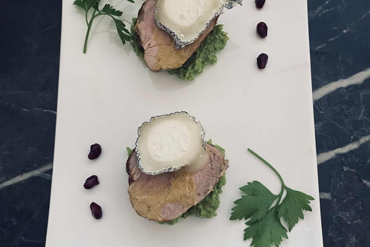 Filet mignon aux petits pois et au fromage de chèvre