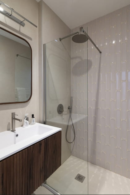 Apr&egrave;s&nbsp;: une petite salle d'eau tr&egrave;s d&eacute;co