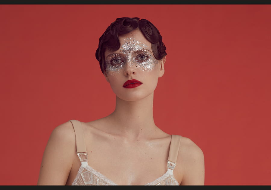 Le regard paillet&eacute; d'Ulyana Sergeenko