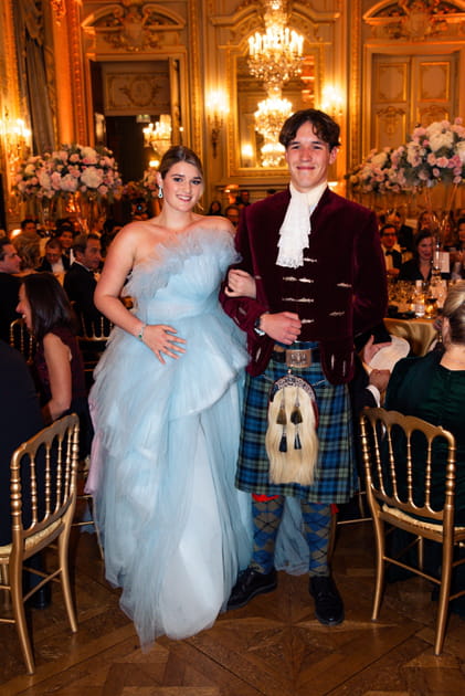 Ella McCaw pose avec son cavalier, le marquis Archie de Lorne