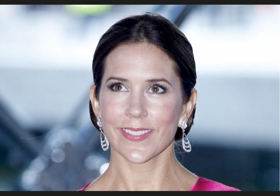 Mary de Danemark, magn&eacute;tique avec son blush rose