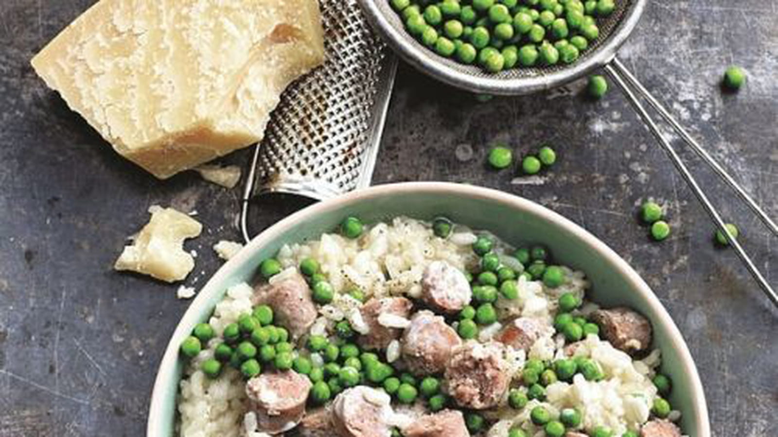Risotto aux saucisses et aux petits pois