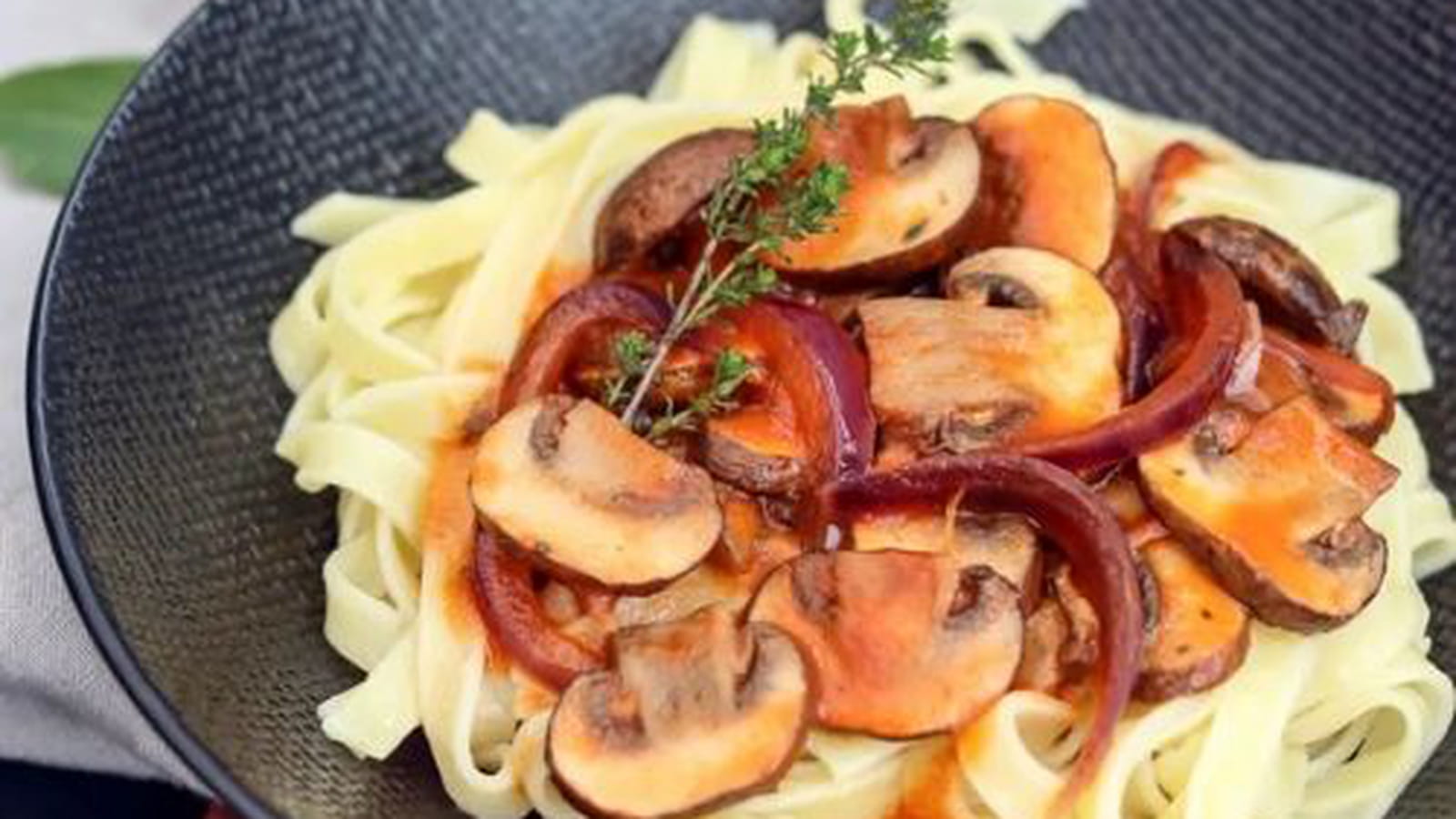 Tagliatelles aux champignons LOU façon Stroganoff