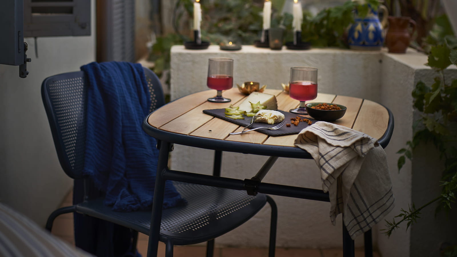 Table et chaise DUVSKÄR