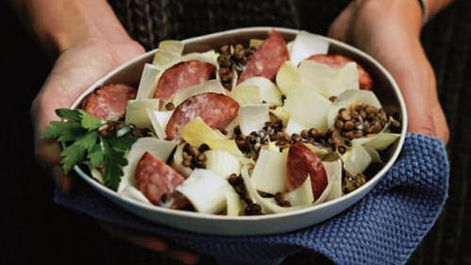 Salade d'endives tiède à la saucisse de Morteau