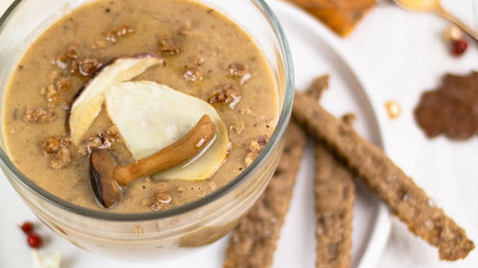 Velouté de cèpes et de châtaignes et ses gressins