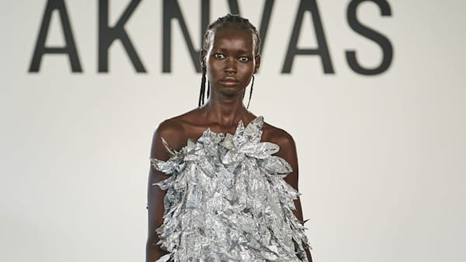 Défilé Aknvas printemps-été 2024