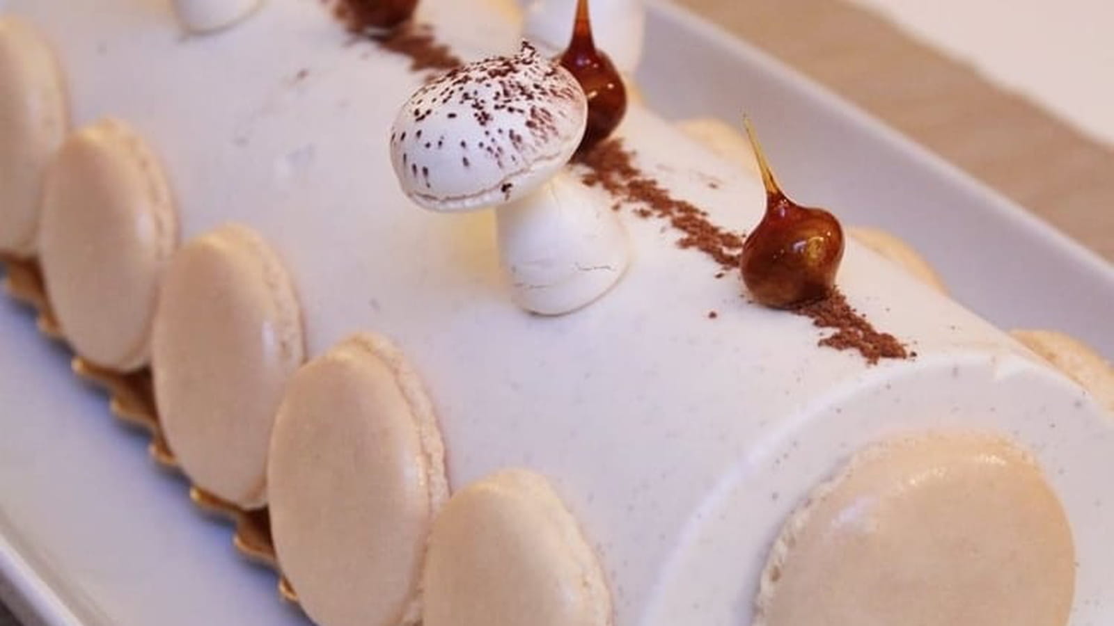 Bûche vanille tonka, caramel et spéculoos