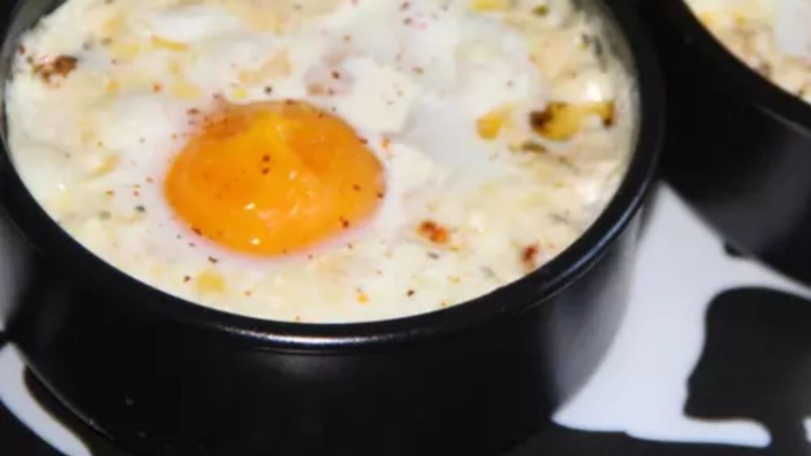 Oeufs cocotte artichauts, fêta et origan