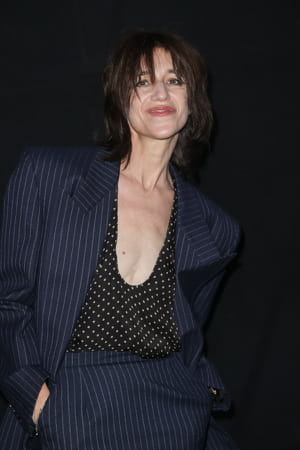 Charlotte-Gainsbourg-defile-Saint-Laurent