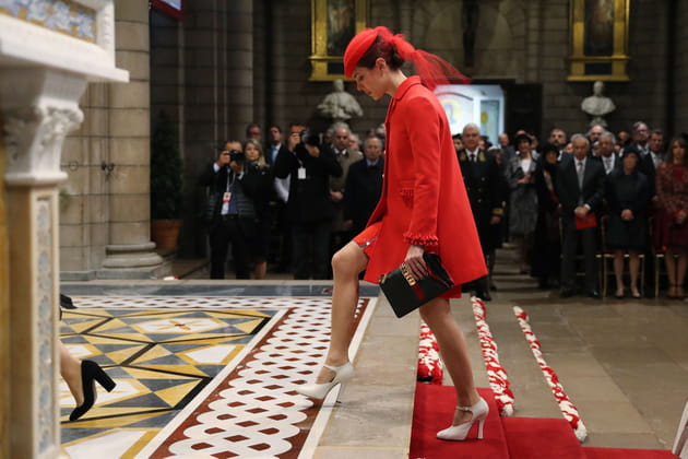 Charlotte Casiraghi arrive &agrave; la messe dans la cath&eacute;drale de Monaco