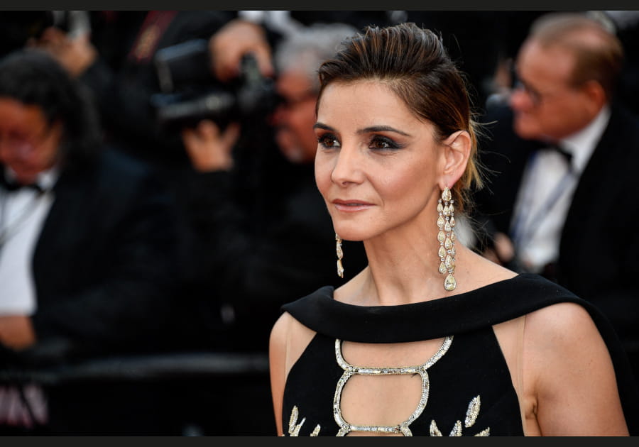 Clotilde Courau, sophistiqu&eacute;e avec son smoky eye noir