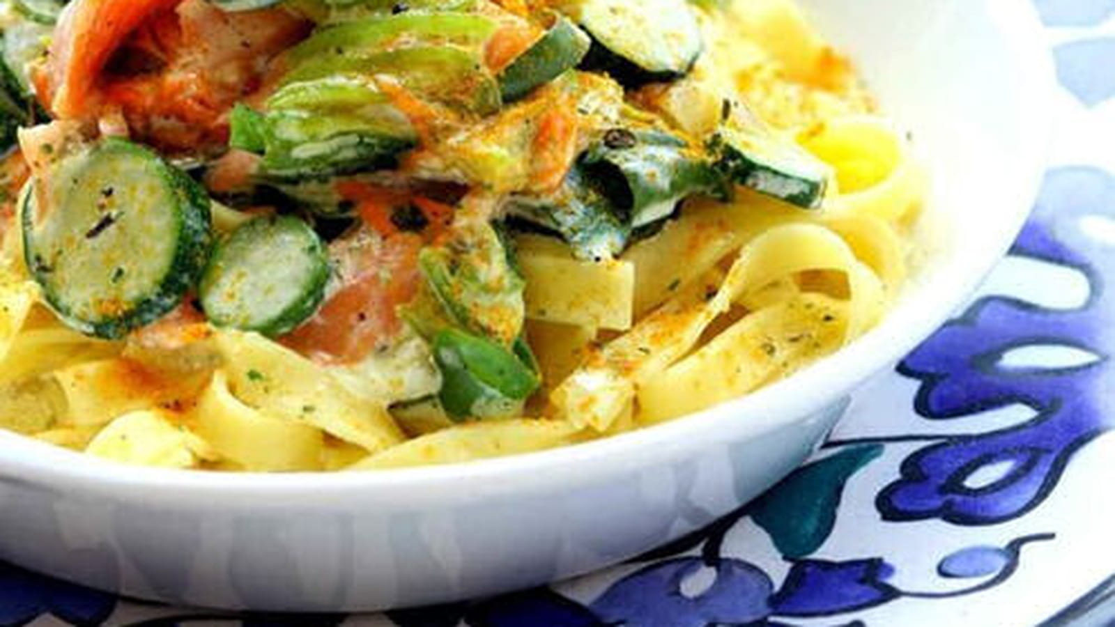 Tagliatelles aux fleurs de courgettes et la truite fumée