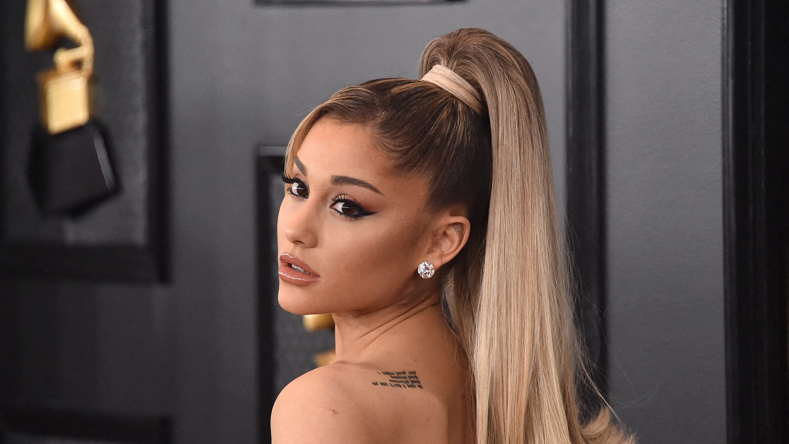 Le brushing flip d'Ariana Grande