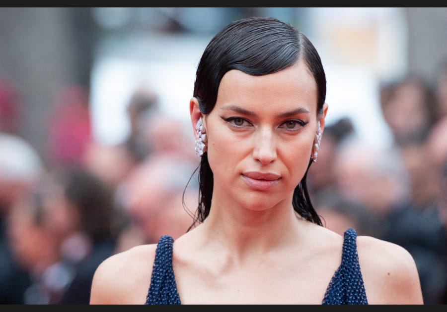 Irina Shayk, tendance avec sa m&egrave;che plaqu&eacute;e