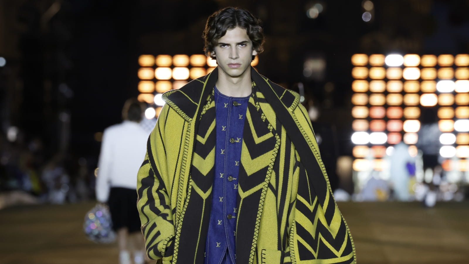 Look 50