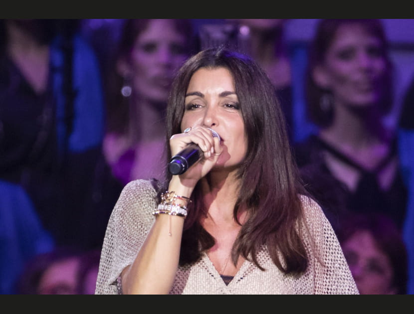 Les pointes l&eacute;g&egrave;rement boucl&eacute;es de Jenifer