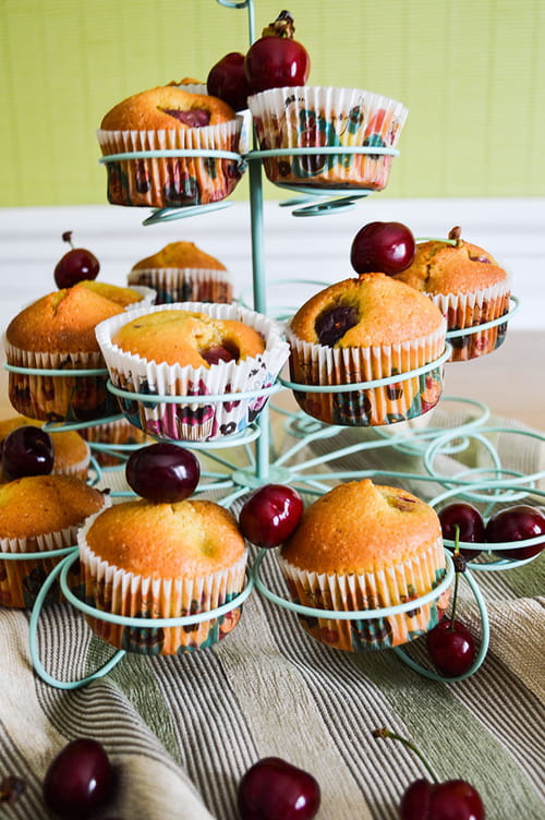 Muffins moelleux aux cerises et aux amandes