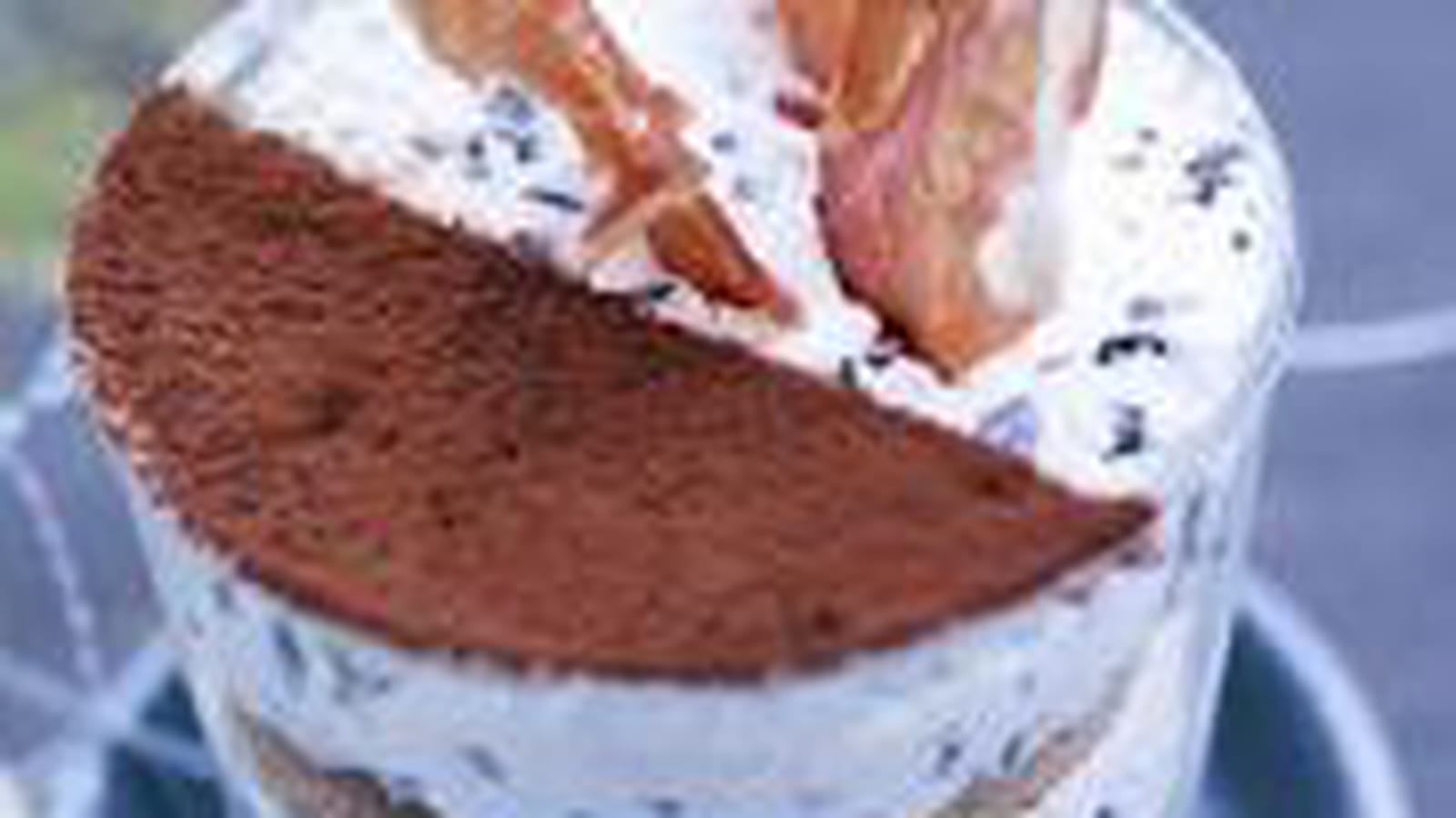 Tiramisu olives et truffes, biscuit noisette chips de jambon