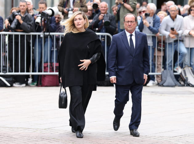 Julie Gayet et Fran&ccedil;ois Hollande, ensemble aux obs&egrave;ques de Bernadette Chirac