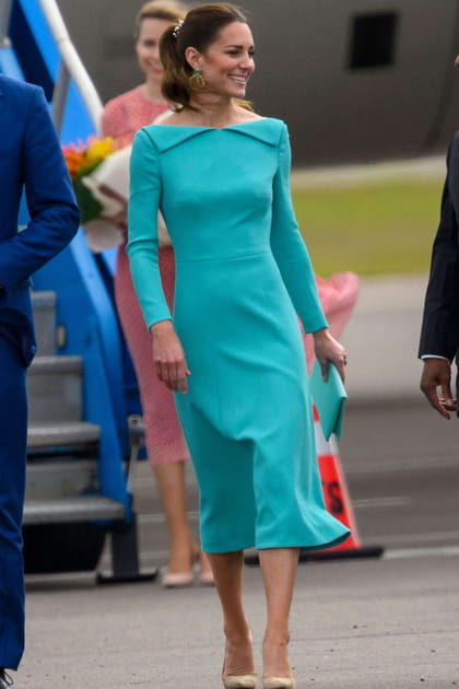 Kate Middleton en robe turquoise Emilia Wickstead et créoles Sézane