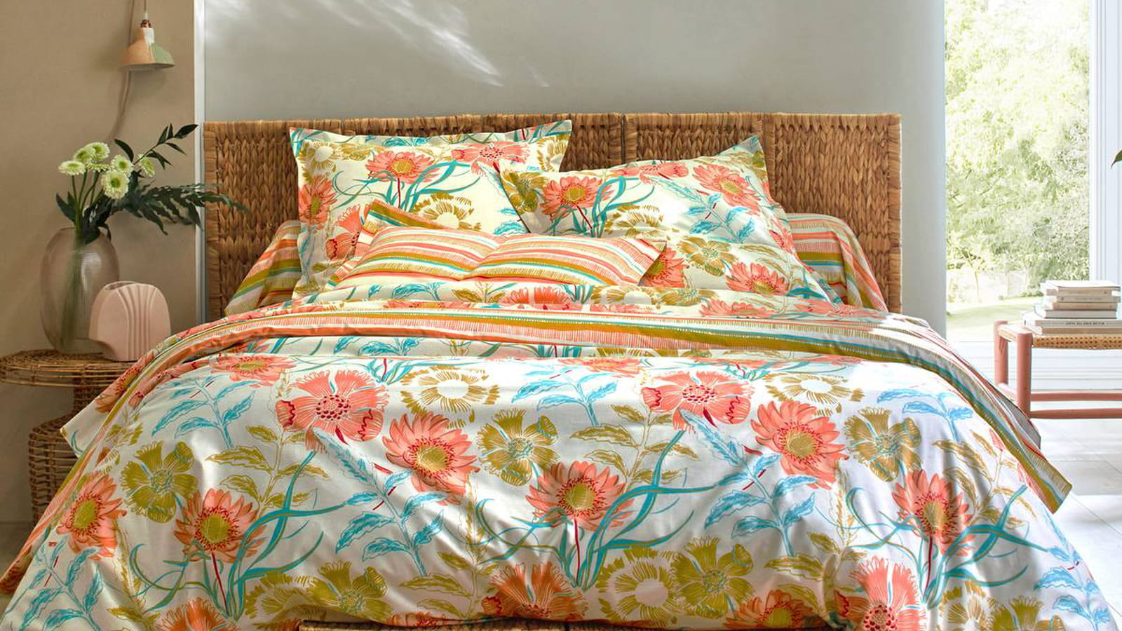 Une housse de couette fleurie