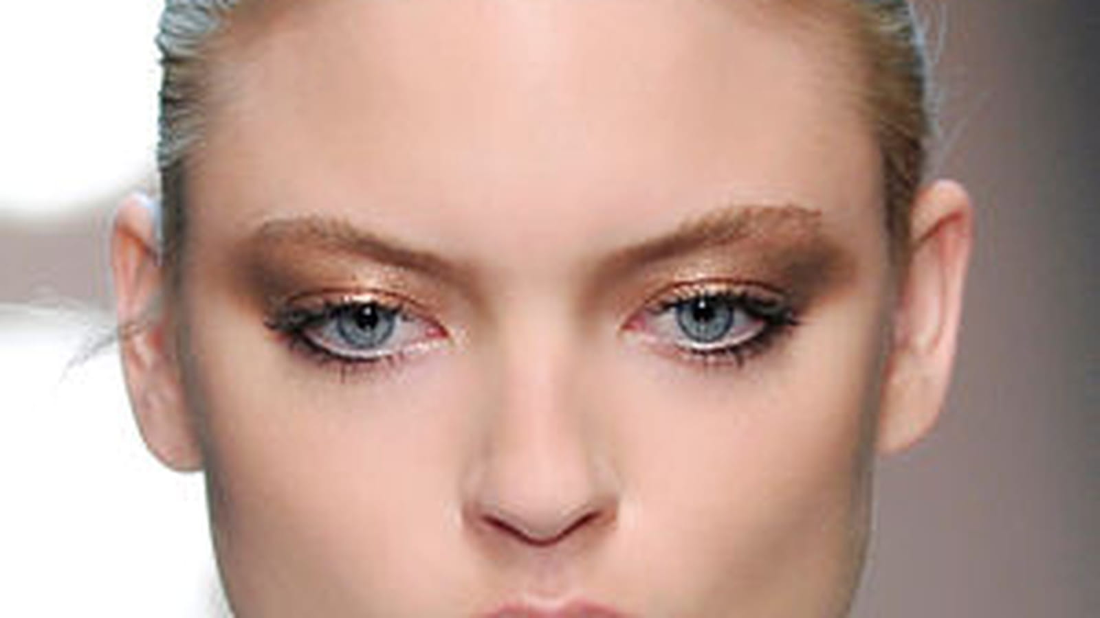 Regard métallique