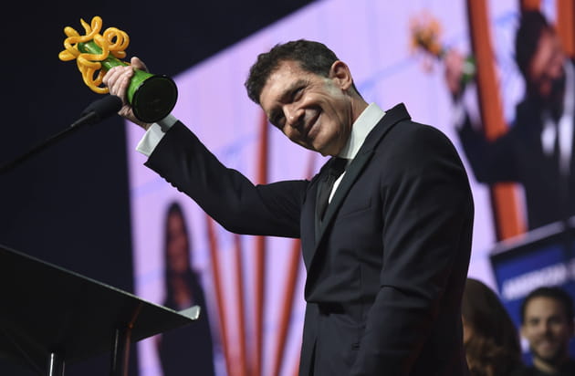 Antonio Banderas salue l'assemblée