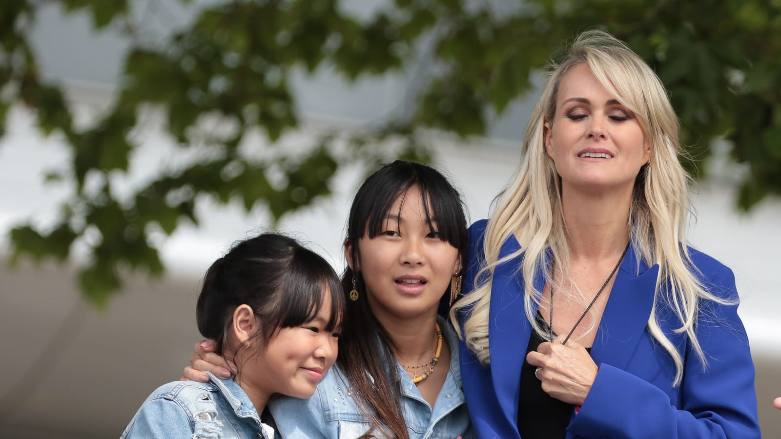 Laeticia, Jade et Joy Hallyday