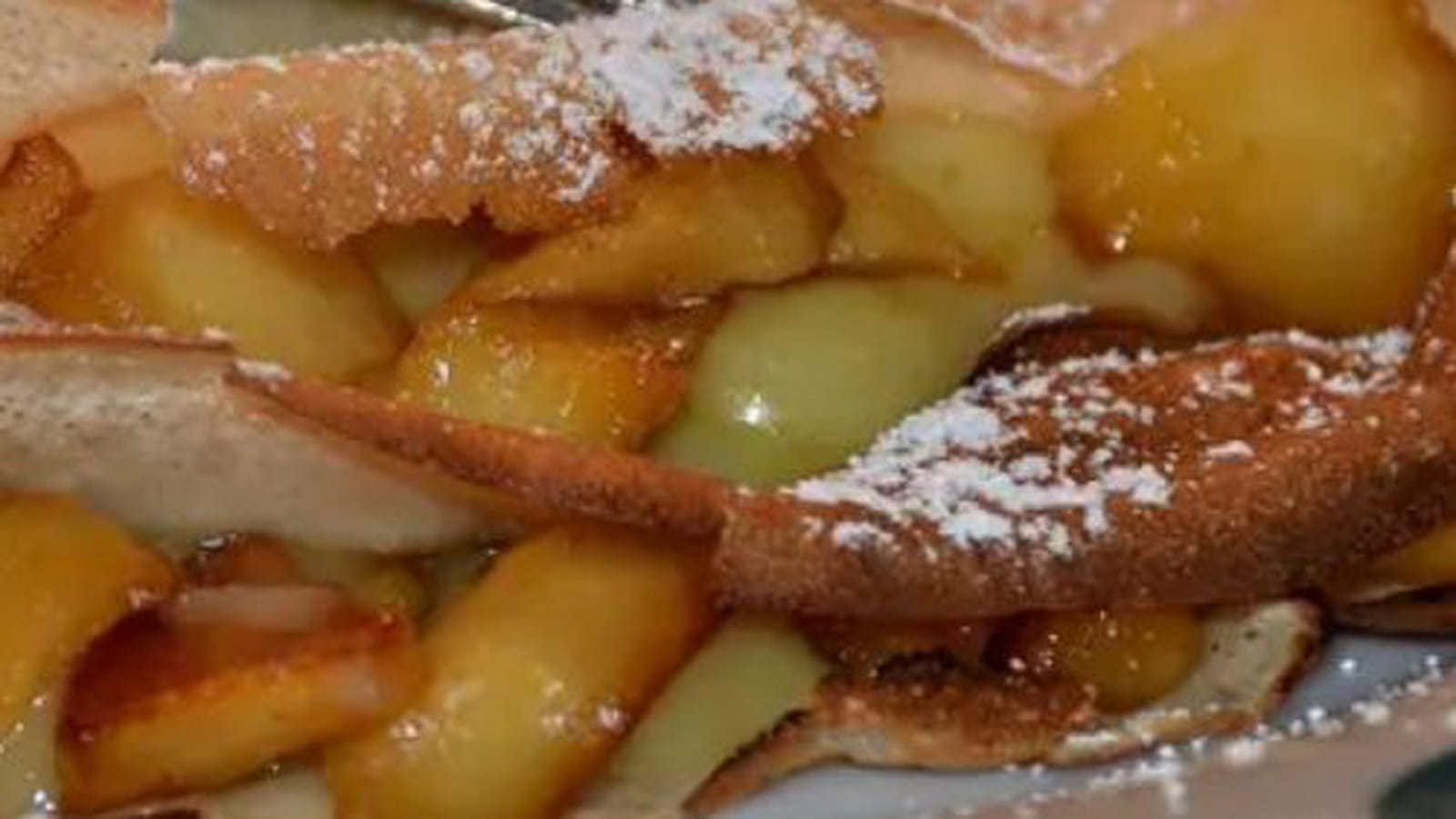 Crêpes pâtissières aux pommes caramélisées