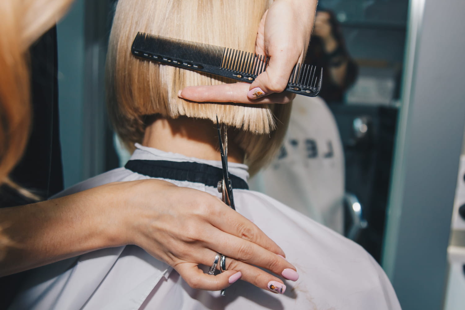 With this cut, you no longer need to choose between short bob and long hair