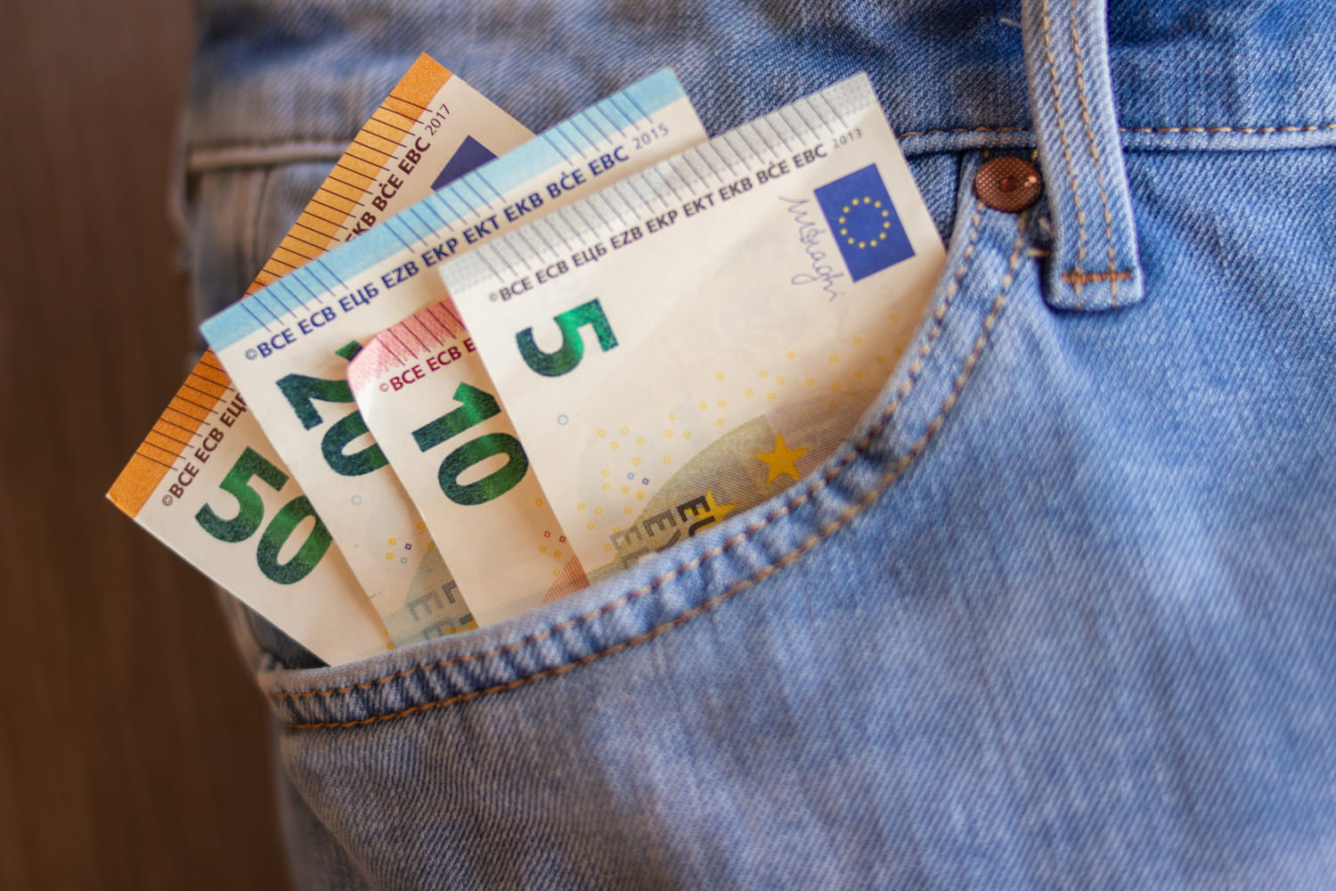 Protected by law, this profession escapes the crisis: a good salary guaranteed