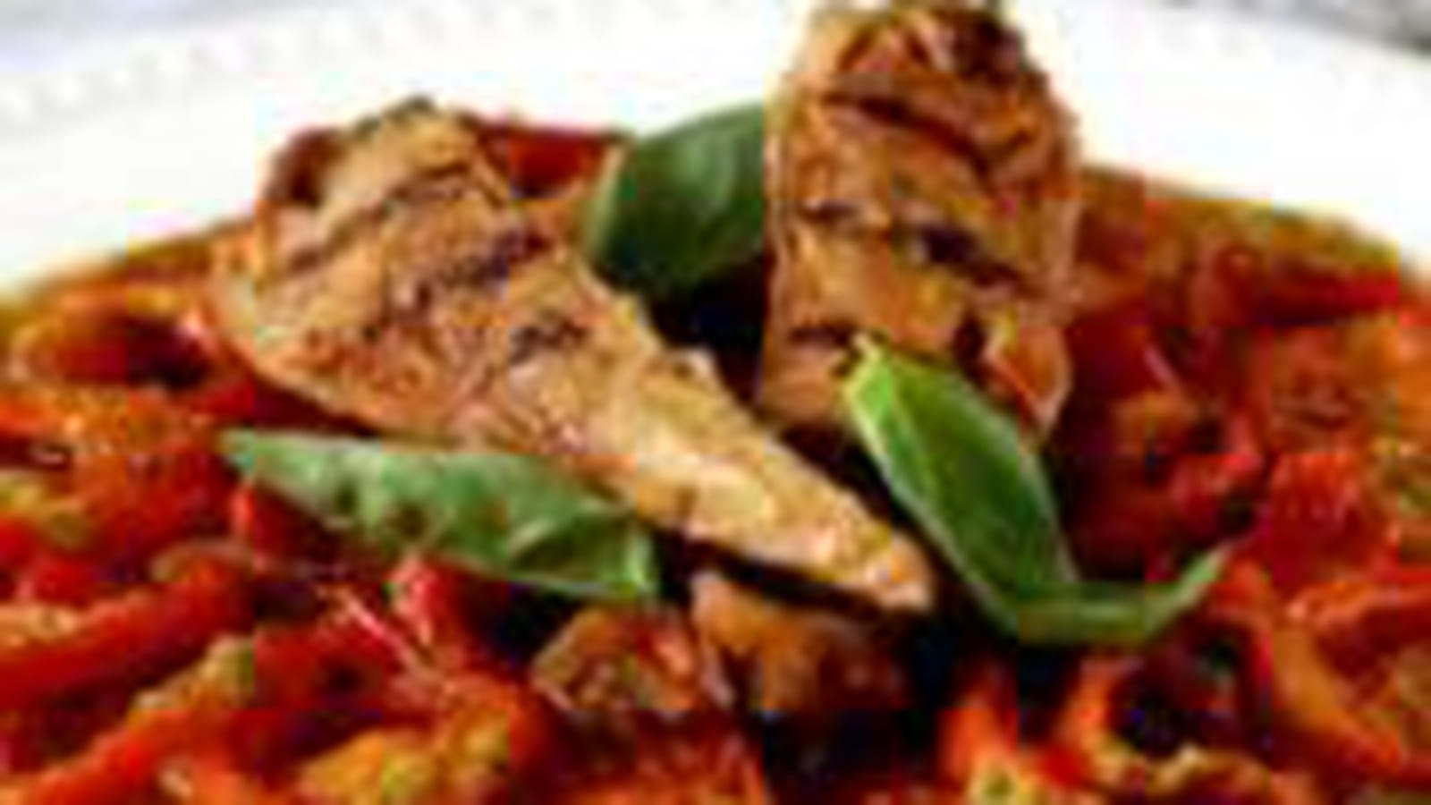 Tartes fines aux tomates et pesto, filets de maquereaux grillés aux légumes du soleil
