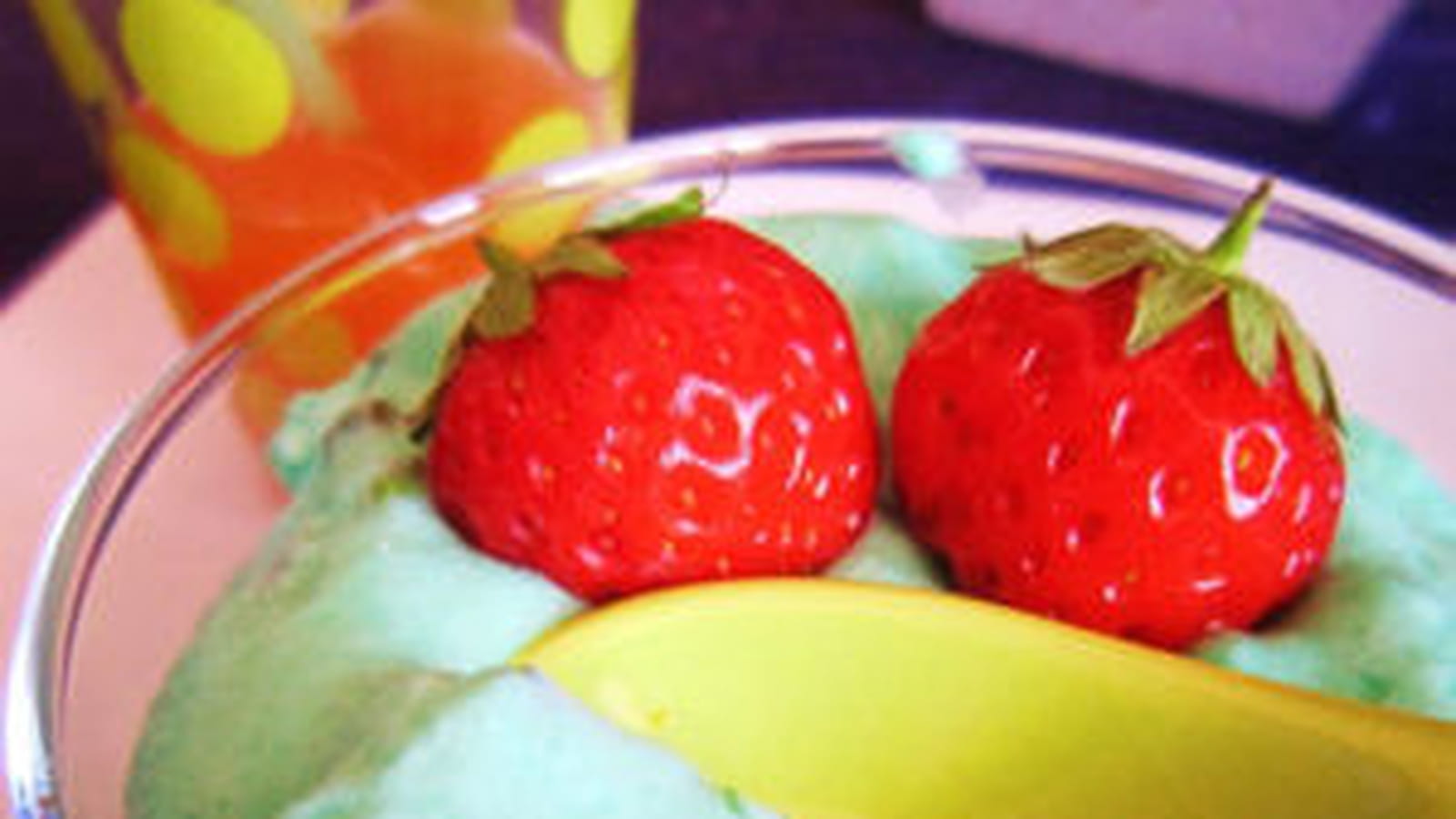 Soupe de fraises et sa mousse de pistache