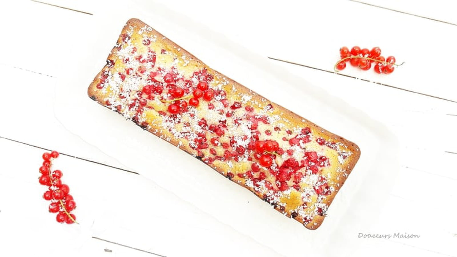 Moelleux à la groseille et à la coco