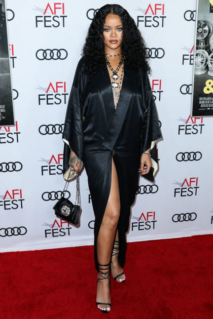 FLOP&nbsp;: Rihanna en robe peignoir