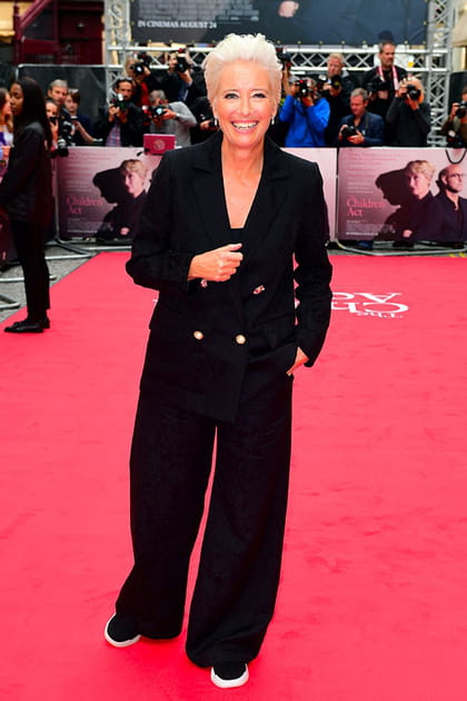 Emma Thompson en costume ample noir