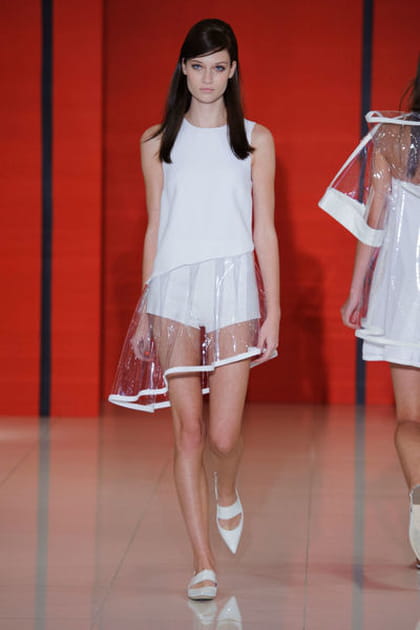 Le d&eacute;fil&eacute; Lisa Perry