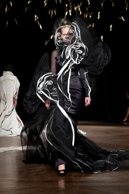 D&eacute;fil&eacute; Iris van Herpen haute couture automne-hiver 2022-2023