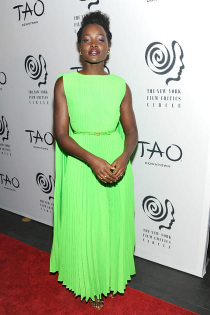 FLOP&nbsp;: Lupita Nyong'o en robe fluo