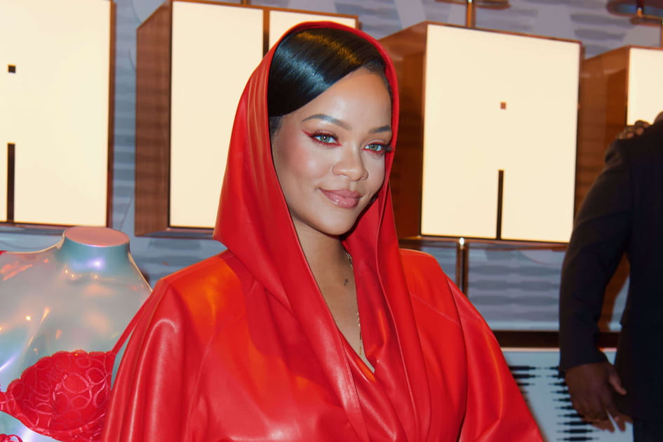 Le liner rouge de Rihanna