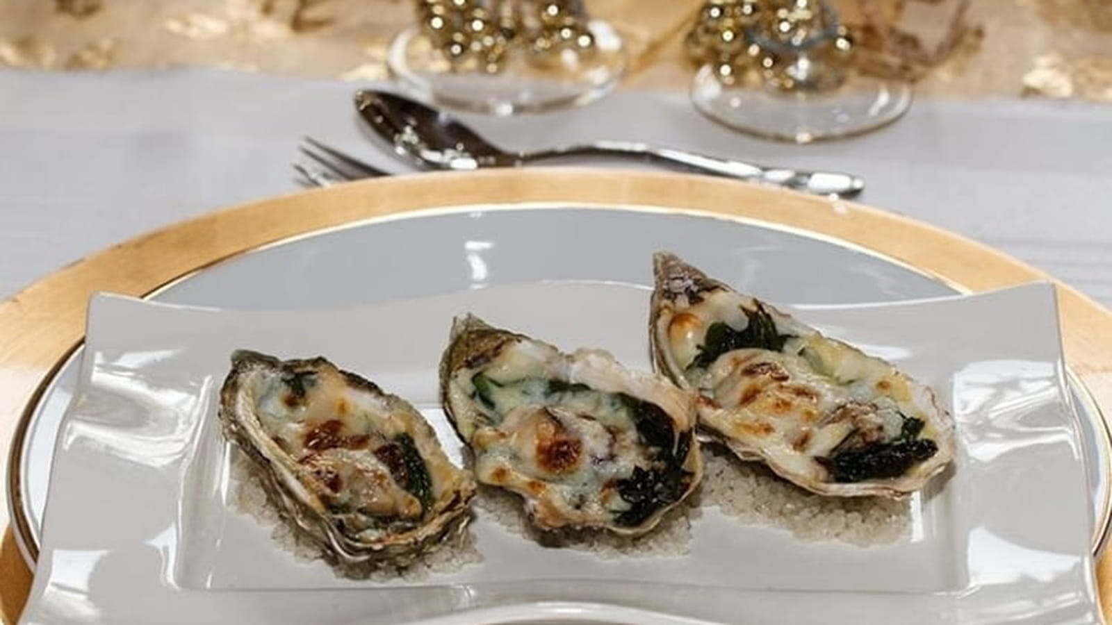 Huîtres Rockfeller aux épinards, anisette et parmesan