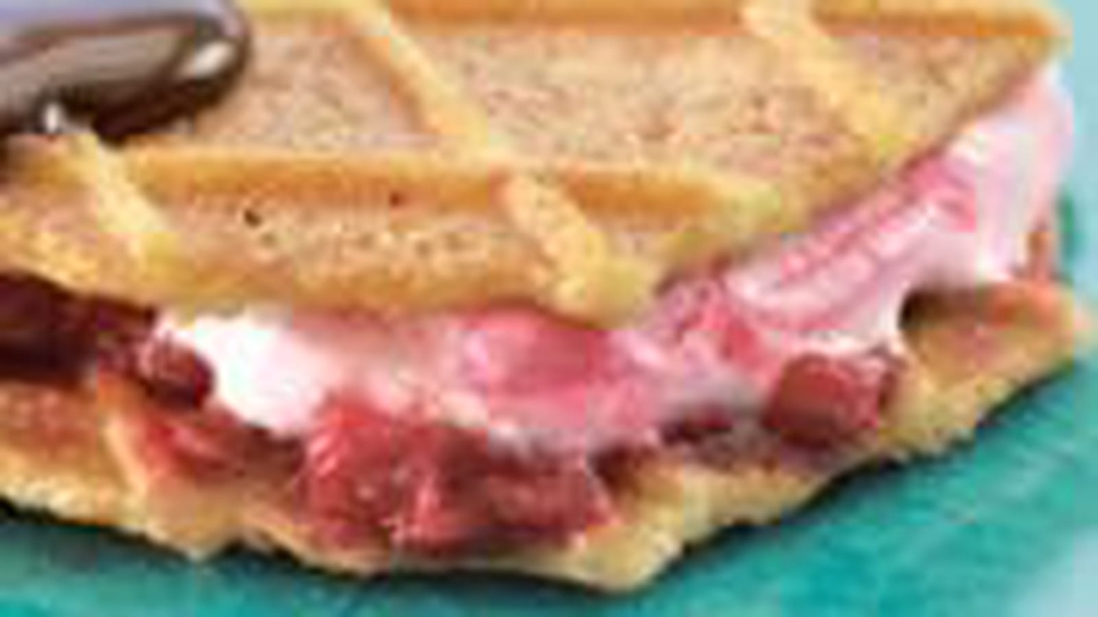 Galettes au beurre, fraises et guimauve