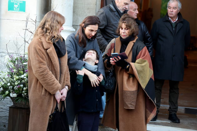 Funérailles de Guy Marchand : Sa fille Ludivine et son ex-femme Béatrice Chatelier font leurs adieux