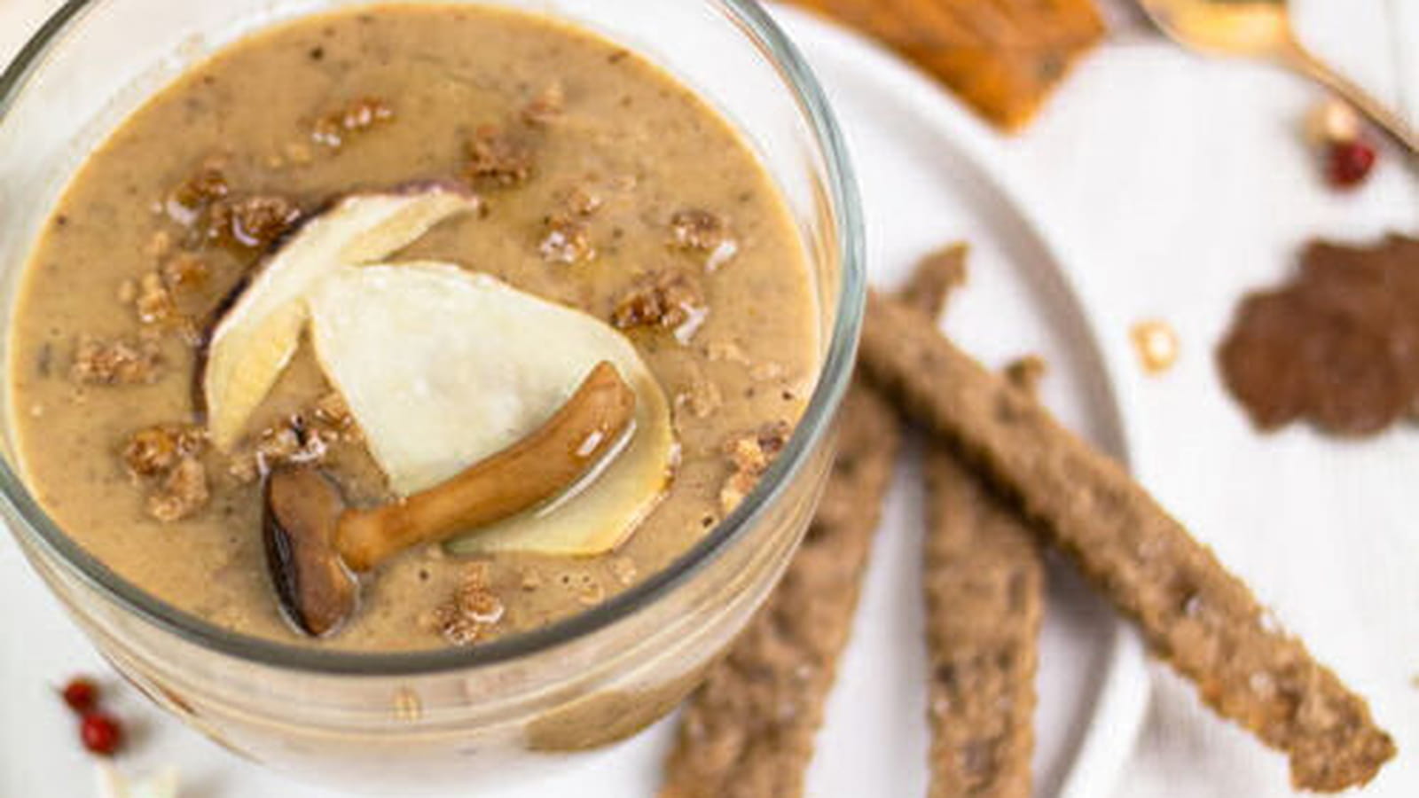 Velouté de cèpes et de châtaignes et ses gressins