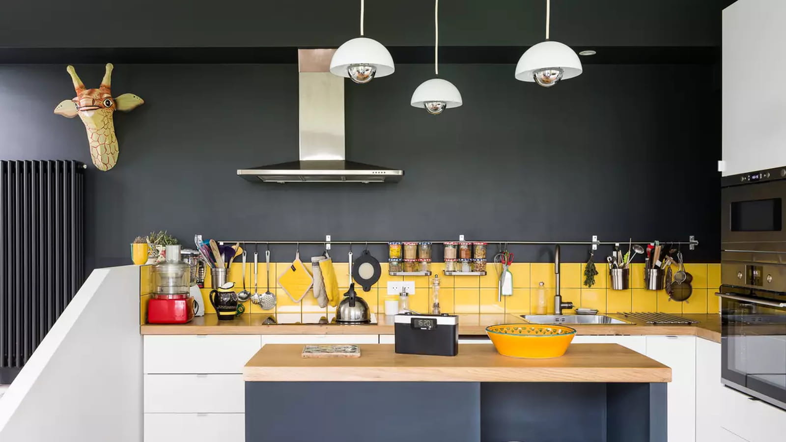 Cuisine jaune et noire