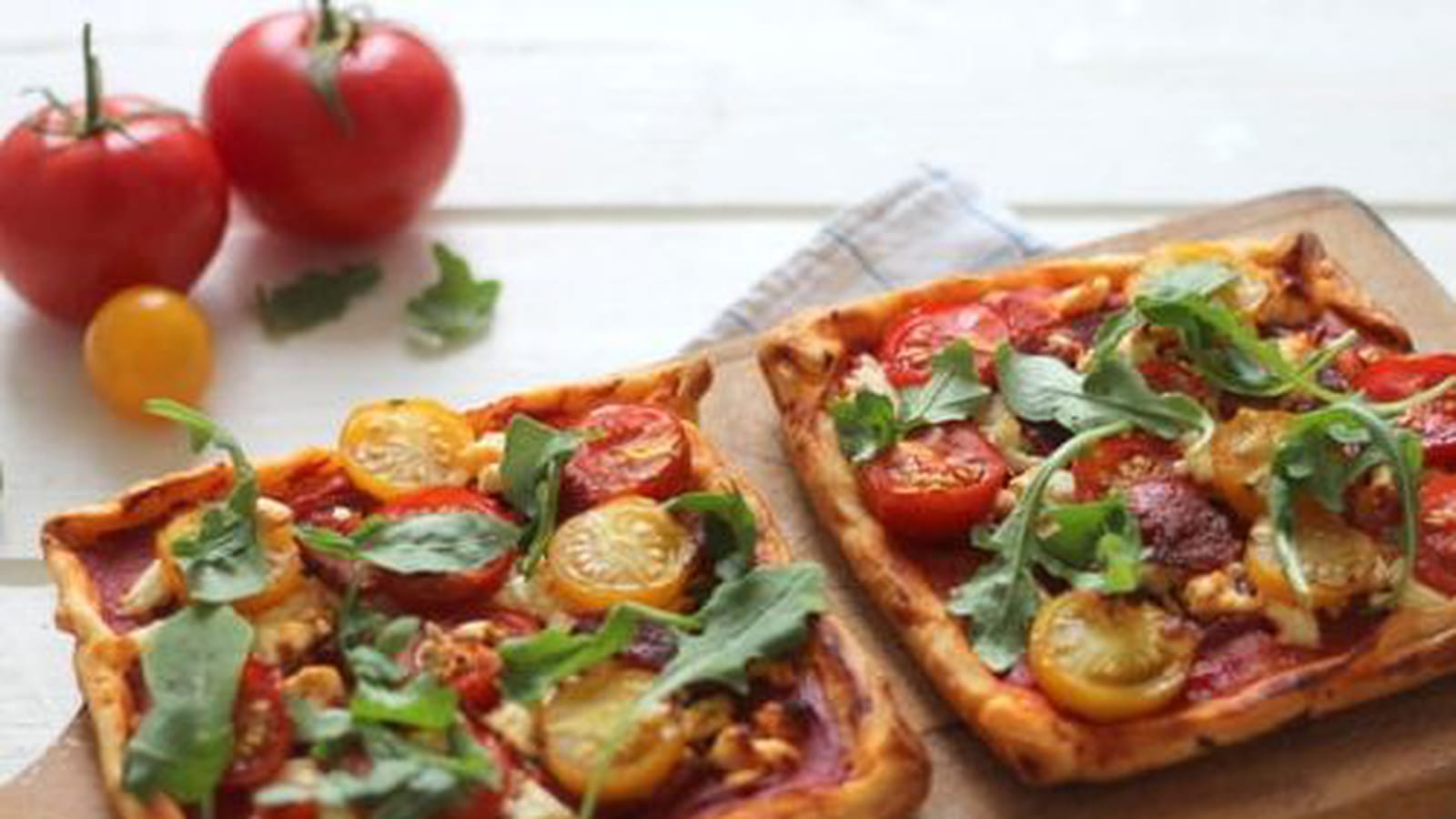 Tarte fine à la tomate cerise, chorizo et feta