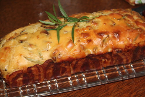 Cake aux champignons, graines de tournesol et jambon en robe de poitrine fumée